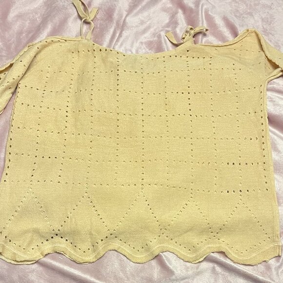 New Beige off the shoulder eyelet blouse (color on hanger more accurate) - Picture 3 of 4